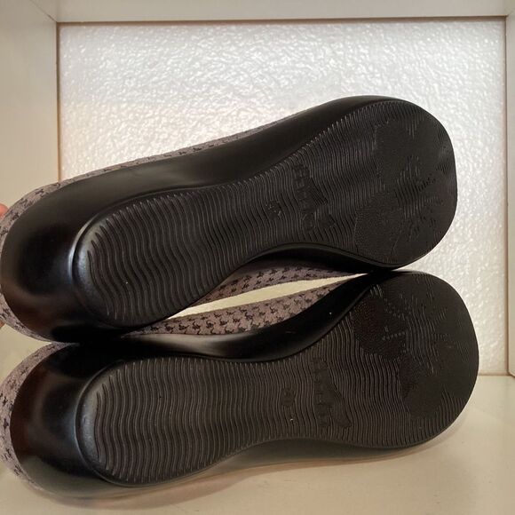 Dansko Houndstooth Loafers Womens Comfort Wedge Slip On Work Casual Shoes Preppy - Picture 14 of 14